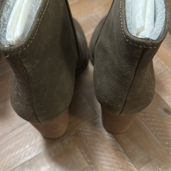 New Jessica Simpson Sadora Olive Taupe Split Suede Block Heel Ankle Boots - Picture 8 of 11